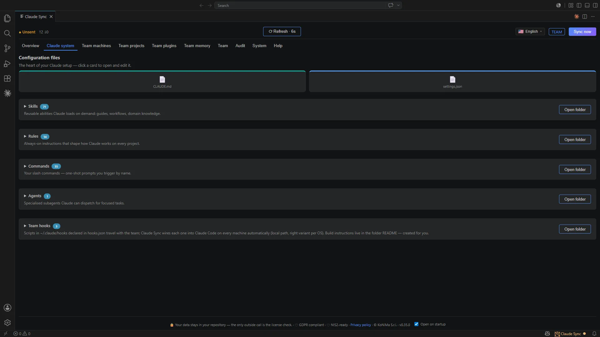 Scheda Sistema Claude: le card dei file di configurazione CLAUDE.md e settings.json e gli accordion per Skill, Regole, Comandi, Agenti e Hook del team